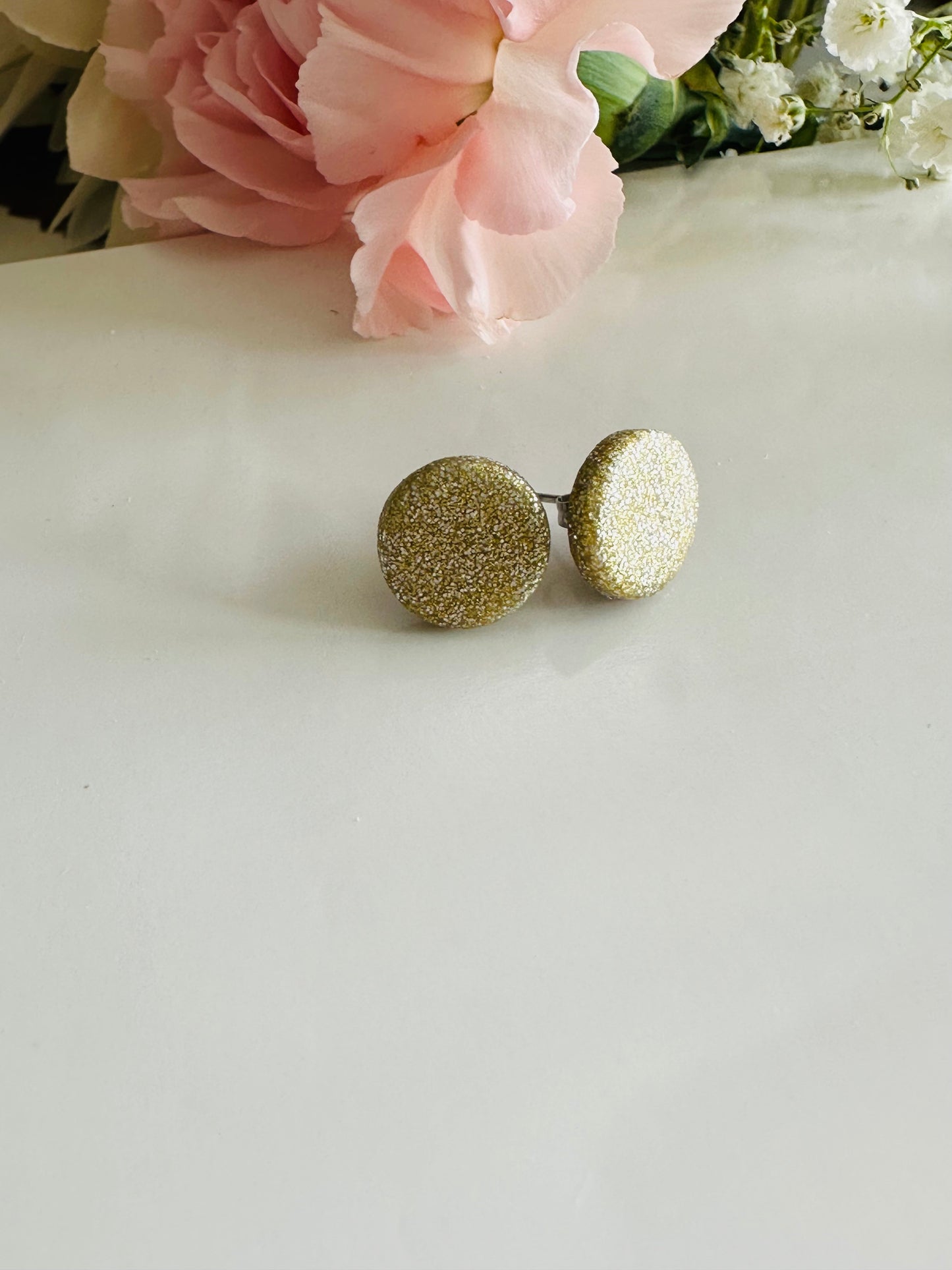 Gold polymer clay stud earrings, 10 mm