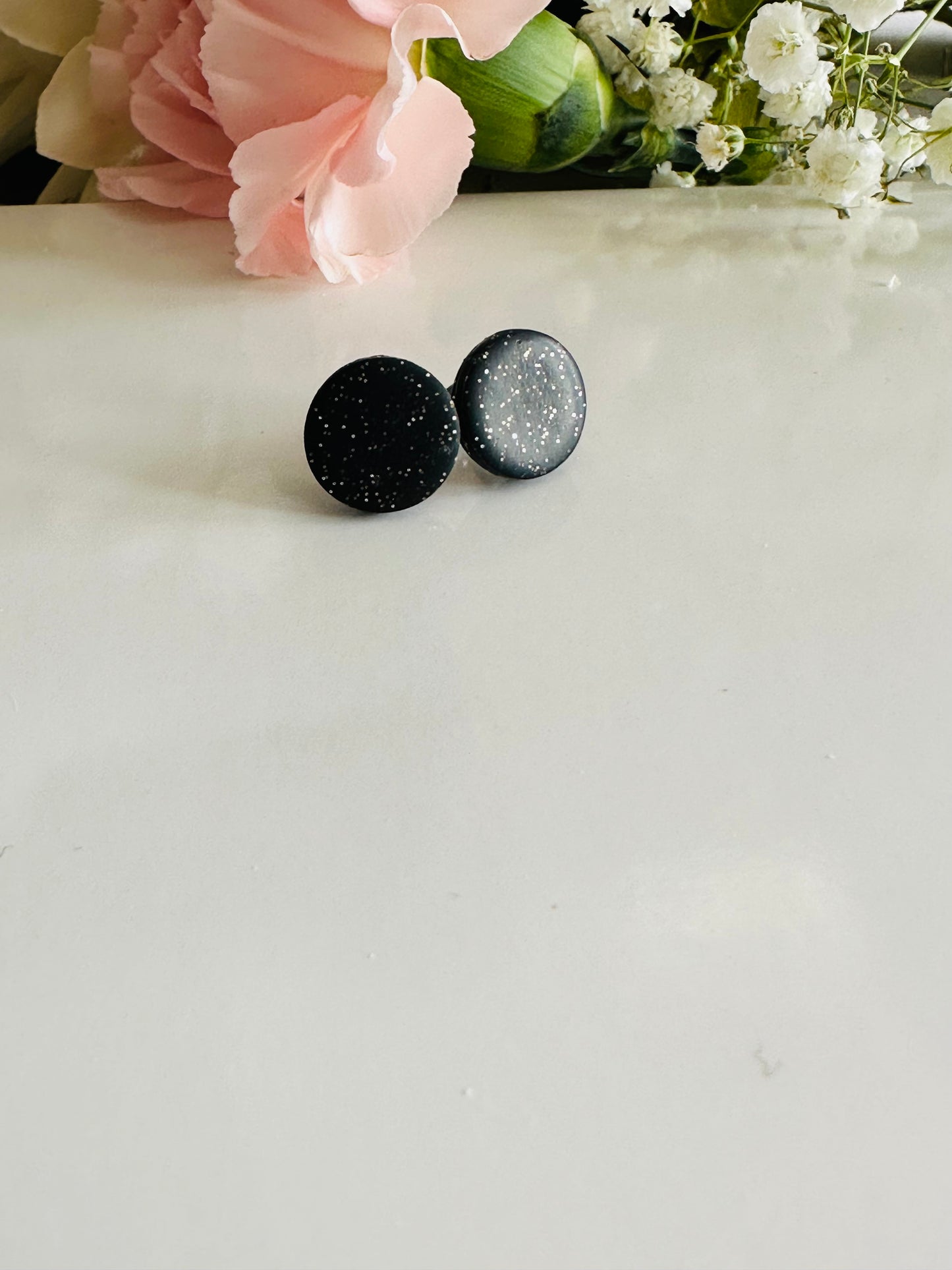 Sparkling black polymer clay stud earrings, 10 mm