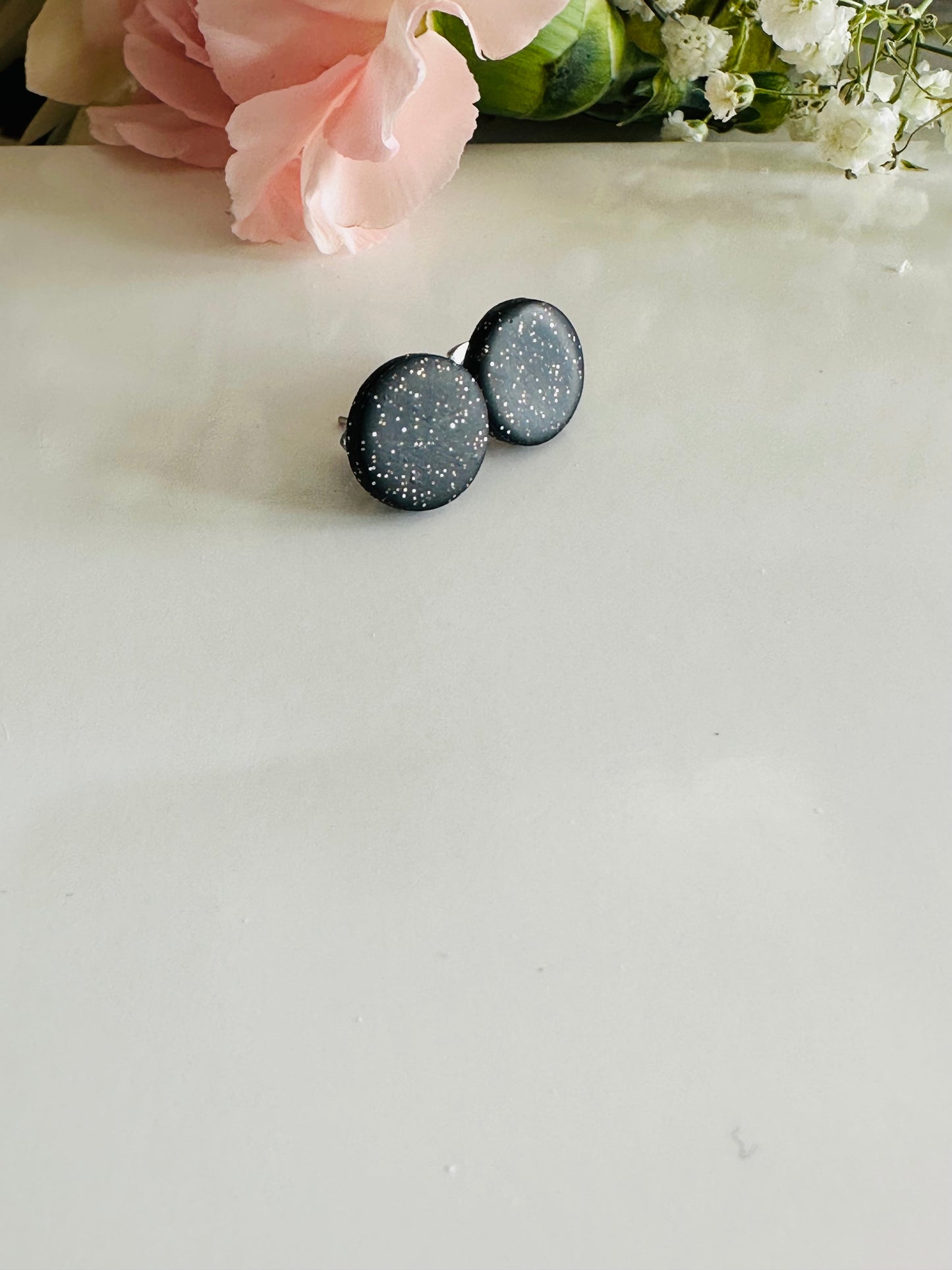 Sparkling black polymer clay stud earrings, 10 mm