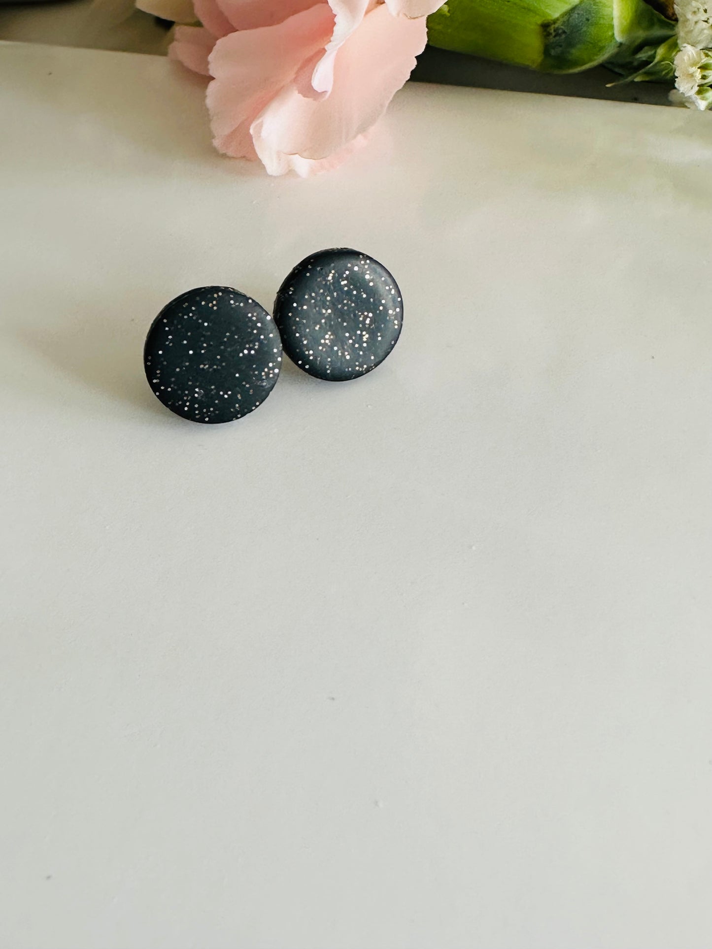 Sparkling black polymer clay stud earrings, 10 mm