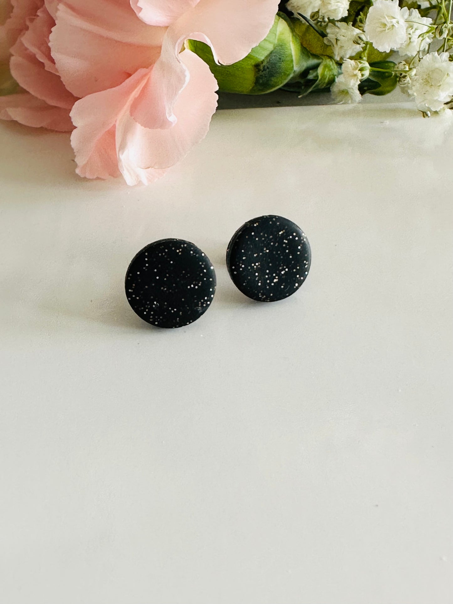 Sparkling black polymer clay stud earrings, 10 mm