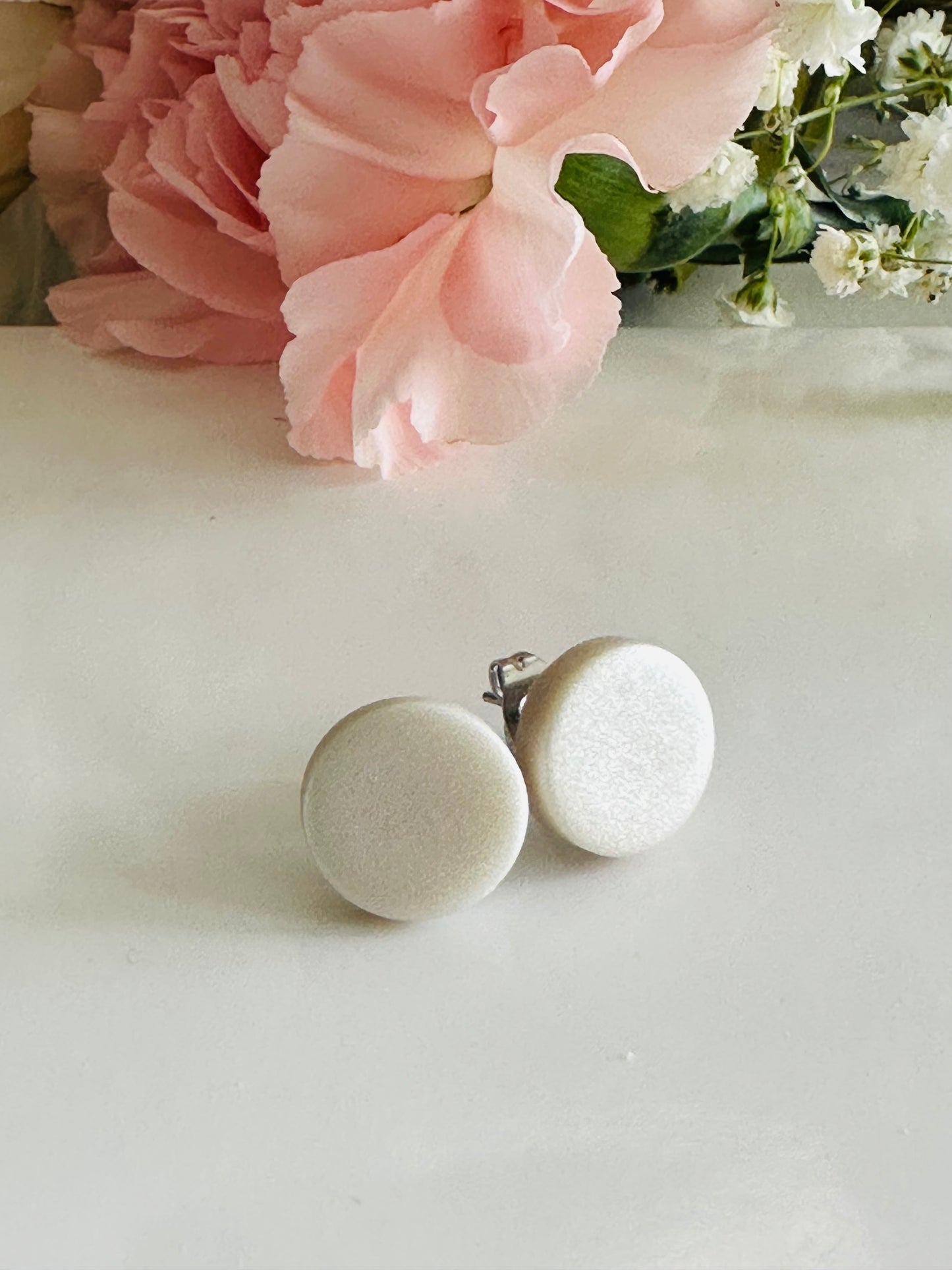 Pearl polymer clay stud earrings, 10 mm