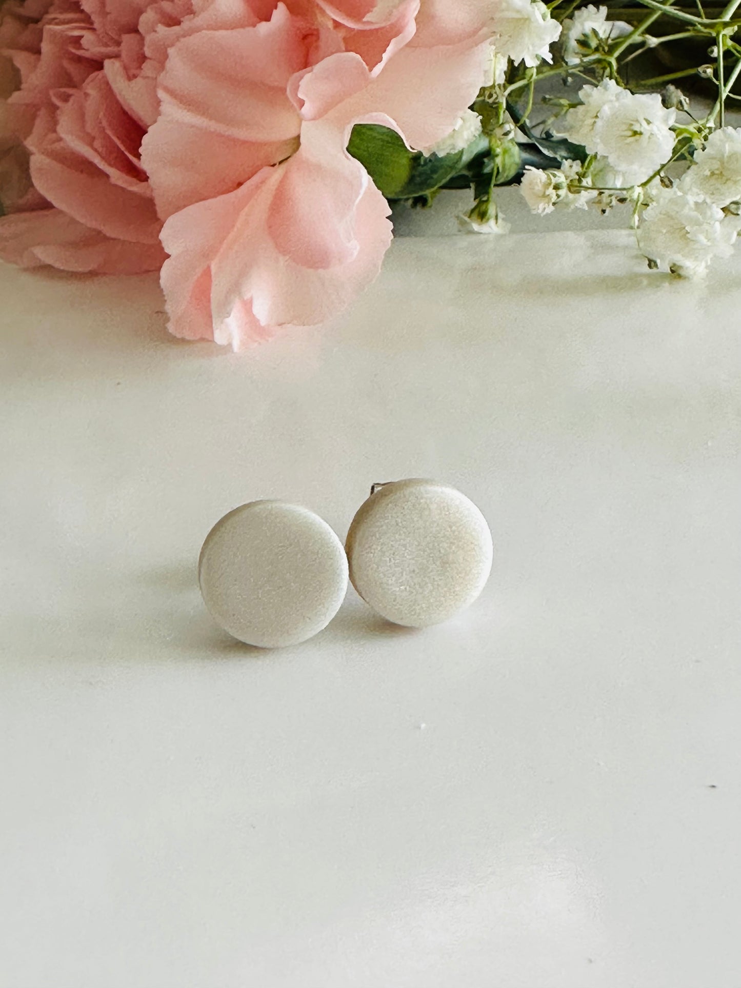 Pearl polymer clay stud earrings, 10 mm