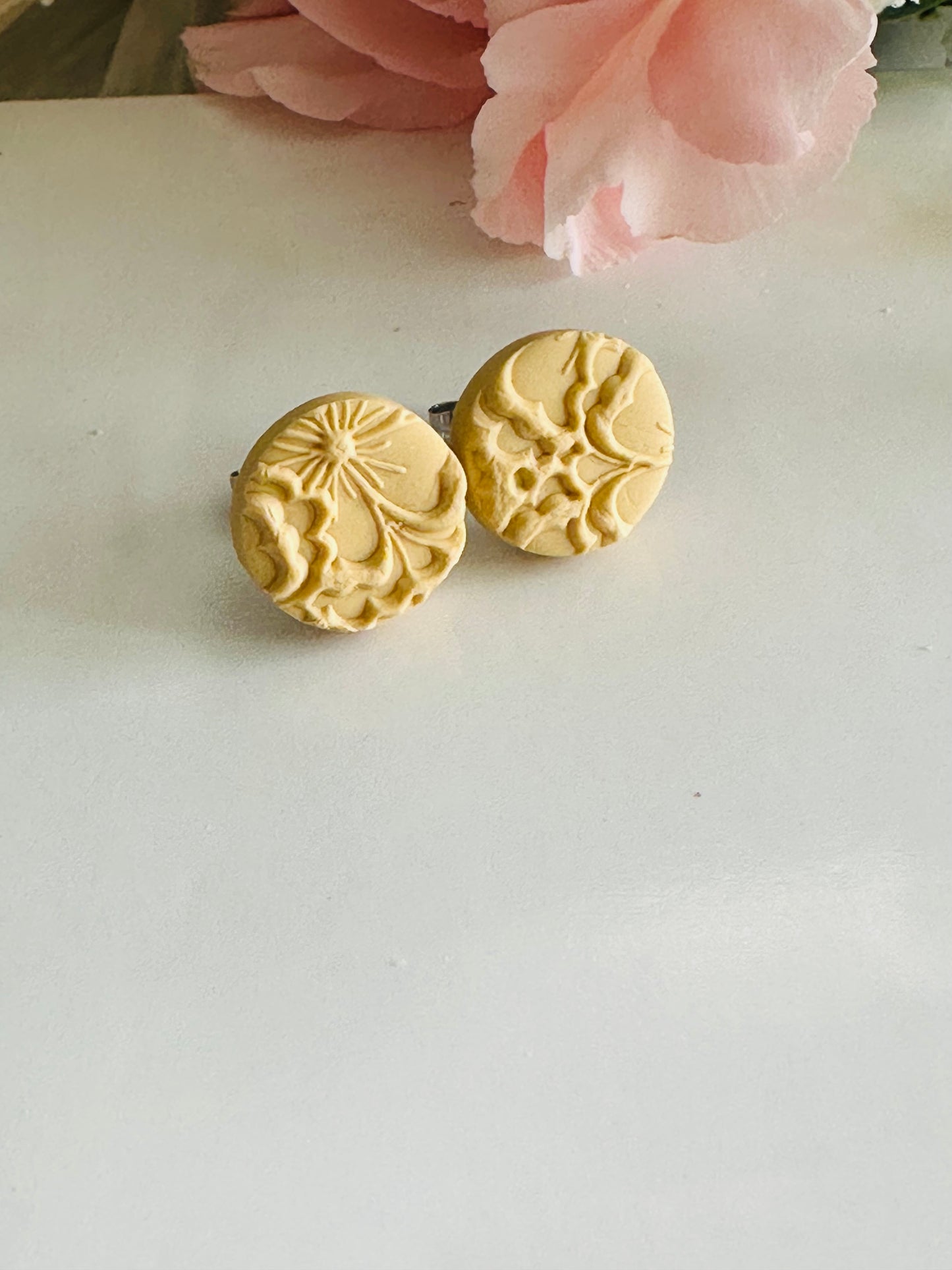 Yellow polymer clay stud earrings, 10 mm