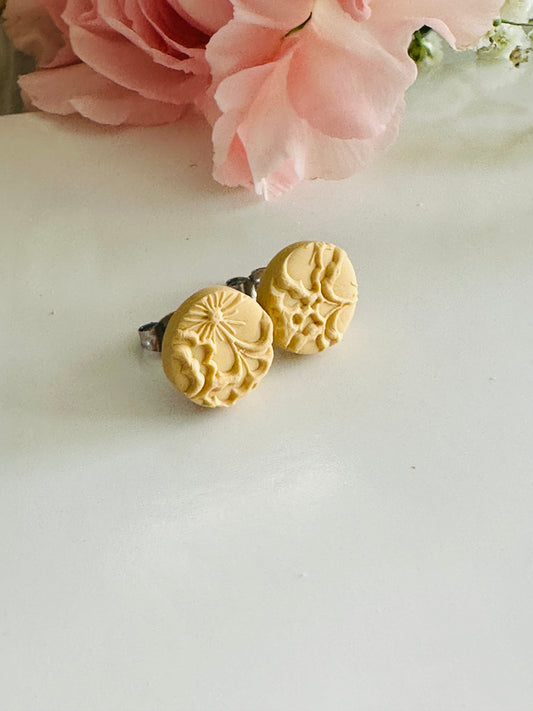 Yellow polymer clay stud earrings, 10 mm