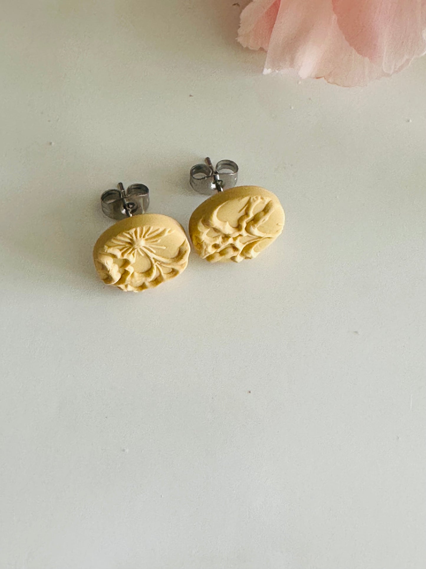 Yellow polymer clay stud earrings, 10 mm