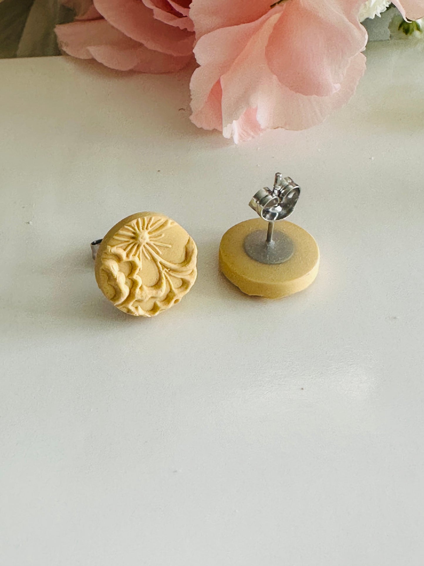 Yellow polymer clay stud earrings, 10 mm