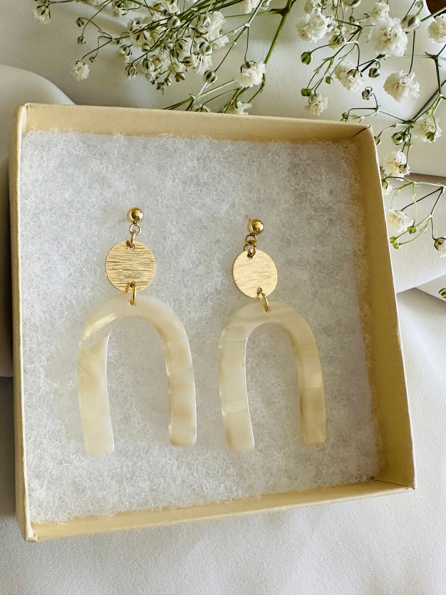 Pearl color acetate resin arch earrings