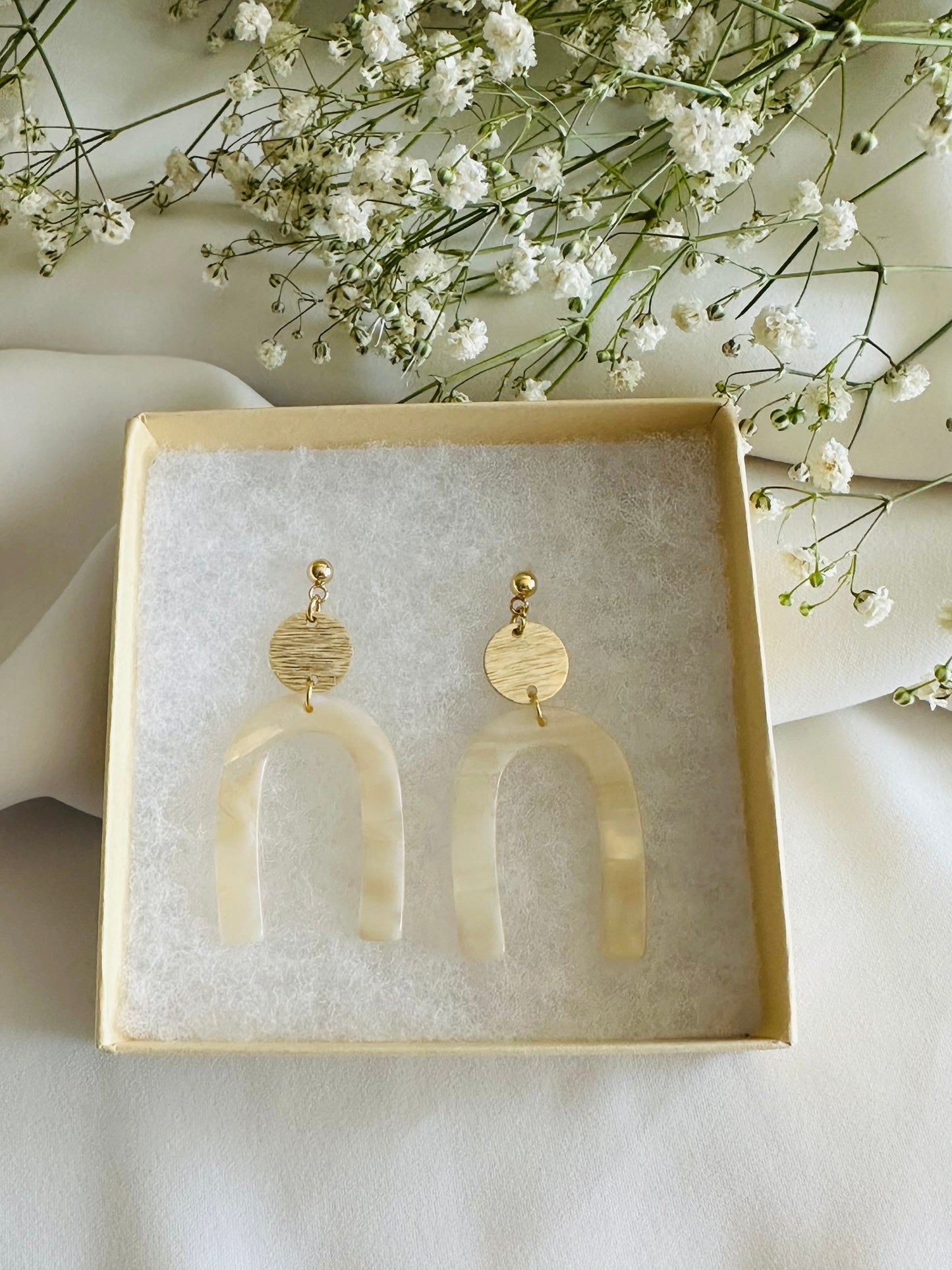 Pearl color acetate resin arch earrings