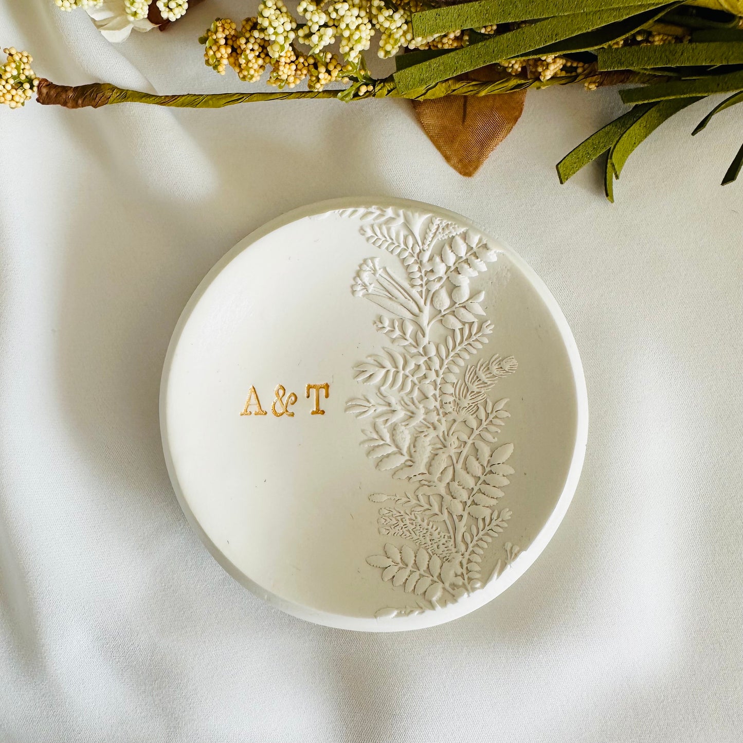 Embossed flower vine garden Personalized ring Dish